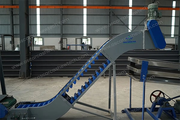 Belt conveyor and bucket elevator